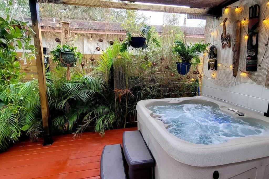 Cozy Af Jungle-House Hideaway Villa Tampa Bagian luar foto
